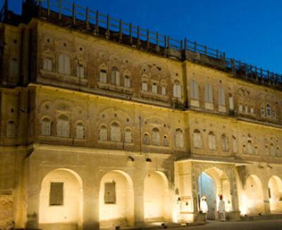 https://imgcld.yatra.com/ytimages/image/upload/t_hotel_yatra_city_desktop/v1444408307/Domestic Hotels/Hotels_ Jaipur/Saba Haveli/Overview.jpg